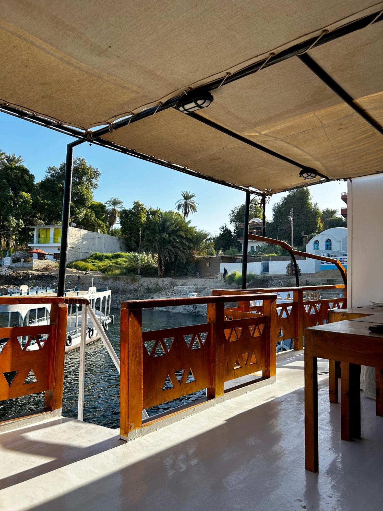 Houseboat Hotel And Nile Cruises Zainoba Assuan Exterior foto