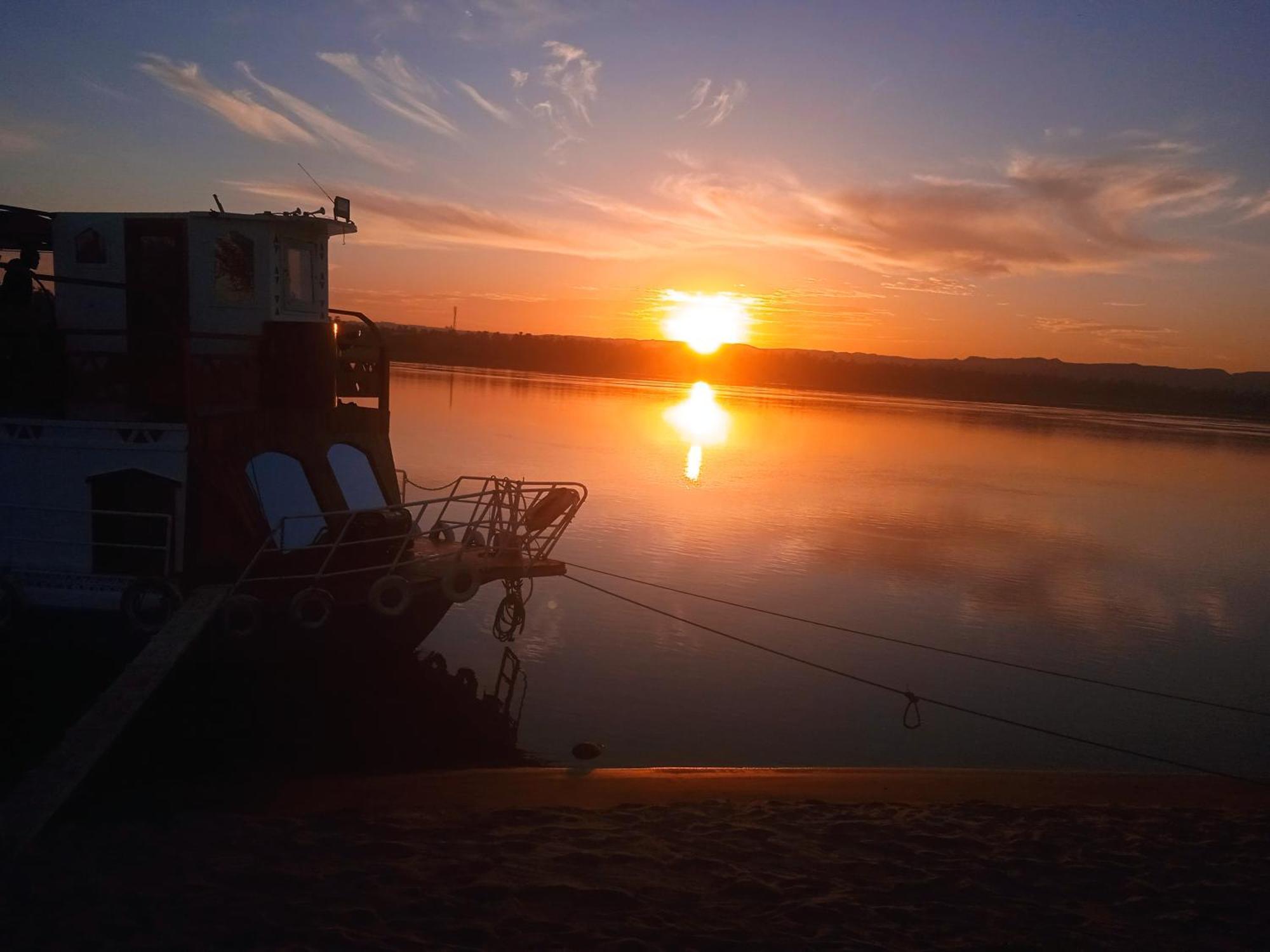 Houseboat Hotel And Nile Cruises Zainoba Assuan Exterior foto