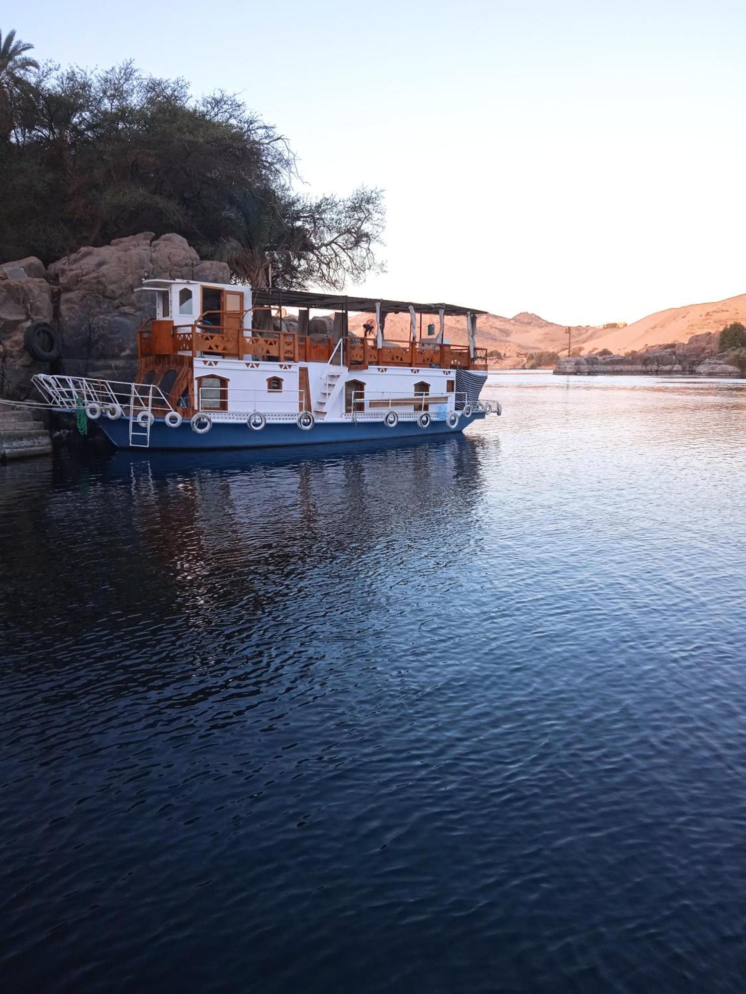 Houseboat Hotel And Nile Cruises Zainoba Assuan Exterior foto